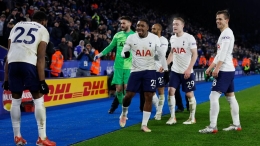 Pemain Tottenham Hotspur merayakan kemenangan atas Leicester City. (via beinsports.com)