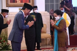 Presiden Joko Widodo (Jokowi) melantik Megawati Soekarnoputri menjadi Ketua Dewan Pengarah BRIN,  Rabu 13/10/2021.(Foto: Dok. PDI-P)