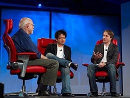 Steve Chen, tengah dan Chad Hurley, kanan (sumber: Wikipedia)