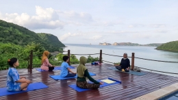 Yoga termewah dalam hidup saya : bersama Kompasiana Mandalika di Tunak, NTB  (dok @da_ffana / Nurhayati)