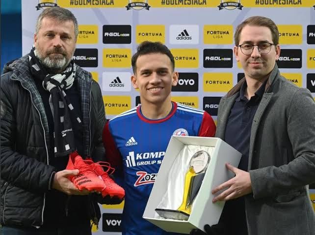Egy saat mendapat penghargaan gol terbaik di liga Slowakia | (aset: bola.okezone.com)