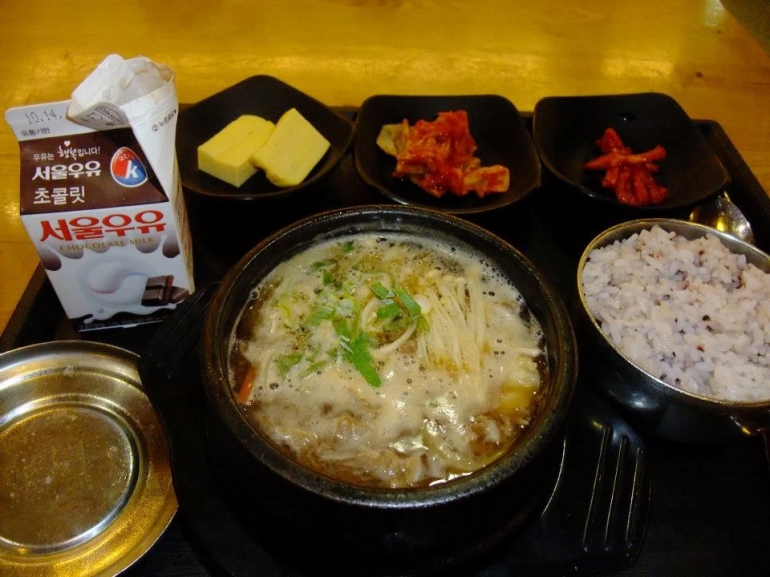 Makan di Foodcourt Yeoju Premium Outlet/Dokumen Pribadi