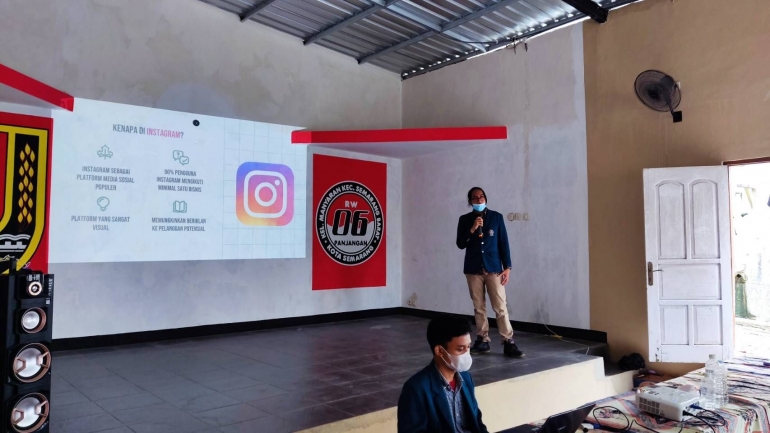 Penyampaian edukasi peluang ekonomi hand sanitizer,