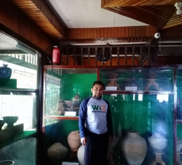 Penulis berada di dalam Museum Nekara, Kabupaten Selayar (dokpri)