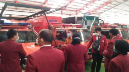Mahasiswa MB Unhan berkunjung ke ruang inventaris kendaraan evakuasi