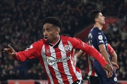 Kyle Walker Peters, pencetak gol cepat untuk Southampton (FotoAFP/Glyn Kirk via Kompas.com). 