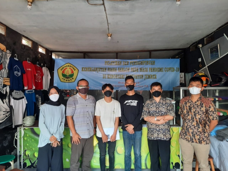 foto-tim-bersama-mitra-61ed44d3870000329d43bac2.jpeg