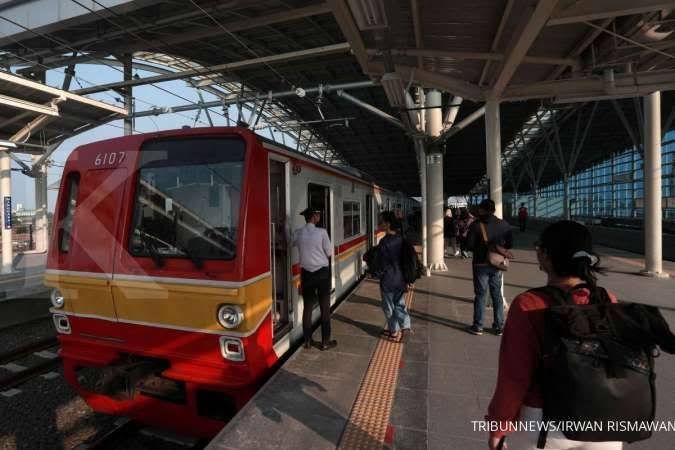 Ilustrasi suasana stasiun KRL di saat rencana kenaikan tarif | Foto: tribunnews/Irwan Rismawan via kontan.co.id