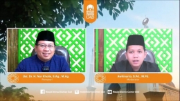 Ustaz Dr. H. Nur Kholis, S.Ag., M.Ag. (kiri) pemateri Kajian Bakda Magrib Universitas Ahmad Dahlan (UAD) (Foto: Didi)