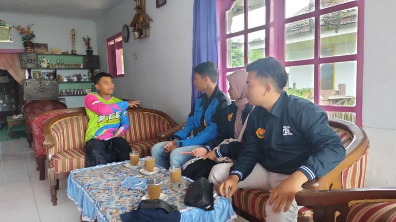 Silahturami dengan Bapak Kepala Dusun Gunung Gending, Desa Penanggal 