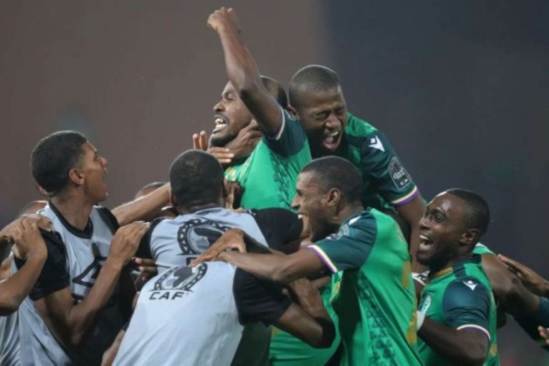 Para pemain Komoro, tim debutan yang sukses membuat kejutan di AFCON 2021. (Sumber: Modern Ghana Online)