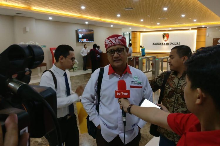 Edy Mulyadi di Gedung Bareskrim Polri, Jakarta Selatan, Kamis (21/11/2019).(KOMPAS.com/Devina Halim)