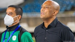 Amir Abdou (kanan), pelatih Komoro kelahiran Marseille. (Sumber: Deutcshe Welle Online)