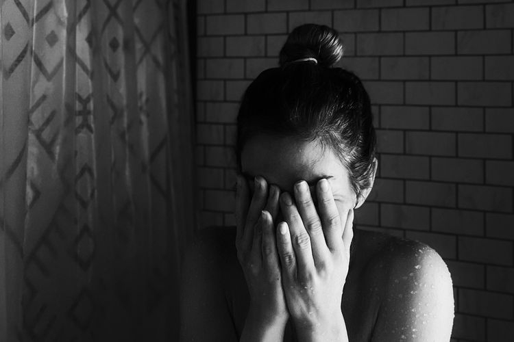 Phobia bisa disebabkan oleh banyak faktor, mulai dari genetika hingga trauma. Sumber: Unsplash/Meghan Hessler via Kompas.com