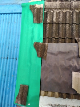 Karpet talang untuk menghalau air di sambungan genteng | foto: dokumentasi pribadi