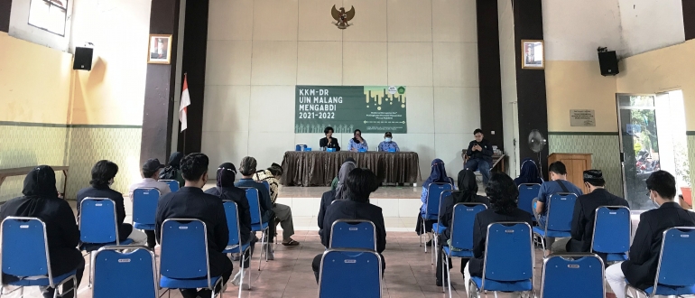 [Dokumentasi Pribadi] Suasana memperlihatkan saat acara penutupan KKM-DR UIN Maliki Malang di Balai Desa Kebobang