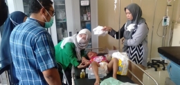 Korban Bocah ZR (2) mengalami luka-luka cukup serius dan mengaiami trauma, saat ini  dalam penanganan UGD di RS Tajuddin Chalid, Kamis (27/1/2022).