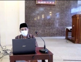Nurul Satria Abdi, S.H., M.H. pembicara pada kajian rutin Masjid Kampus I Universitas Ahmad Dahlan (UAD) (Foto: Renzy)