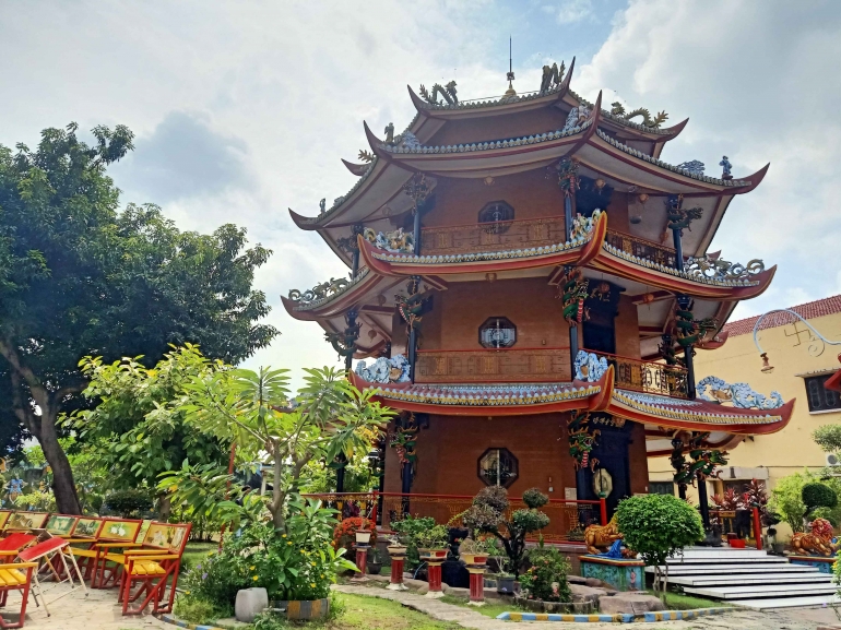 Pagoda yang ada di Klenteng Hwie Ing Kiong Madiun. Foto dokpri 