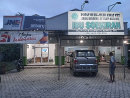 Pusat Oleh-Oleh Khas NTT Ibu Sukiran berlokasi di jalan Amabi No.79, Kelurahan Oebufu, Kecamatan Oebobo, Kota Kupang/Dokumentasi pribadi