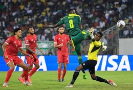 Proses terjadinya gol kedua Senegal yang dibuat Kouyate/foto: theguardian.com