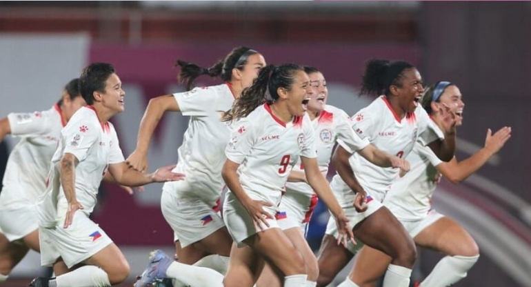 Foto pemain timnas putri Filipina sambut kemenangan (sumber: the-afc.com)