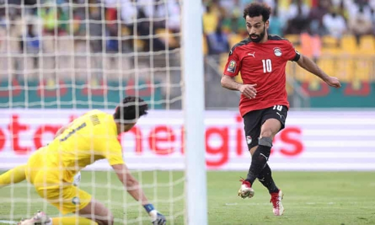 Mohamed Salah membobol gawang Maroko/foto: theguardian.com