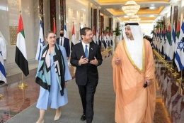 Presiden Israel Isaac Herzog dan Menteri Luar Negeri UEA, Sheikh Abdullah bin Zayed Al Nahyan di Abu Dhabi, Uni Emirat Arab (30/1) (kompas.com)