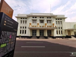 Gedung Merdeka, Jl. Asia Afrika No. 65, Braga-Bandung. Sumber: dokumentasi pribadi