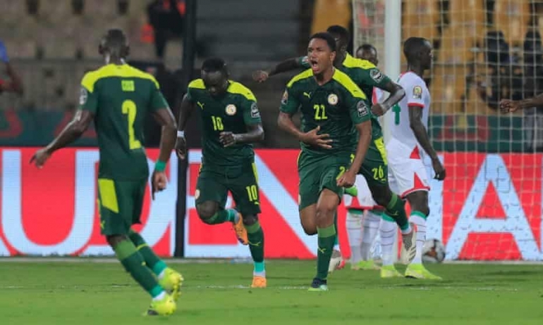 Pemain Senegal rayakan keberhasilan lolos ke final AFCON 2021/foto: theguardian.com
