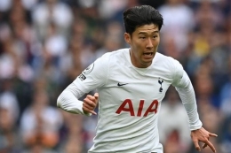Aksi penyerang Tottenham Hotspur, Son Heung-min, dalam laga Tottenham vs Watford (AFP/GLYN KIRK via Kompas.com)