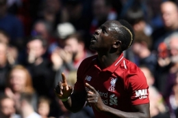 Sadio Mane merayakan golnya pada pertandingan Liverpool vs Wolverhampton, 12 Mei 2019. (AFP/PAUL ELLIS via Kompas.com)