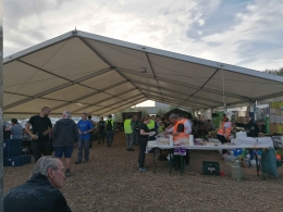 Suasana tenda besar tempat sukarelawan dapat duduk dan makan, di Helfer Shuttle | Dokumentasi pribadi