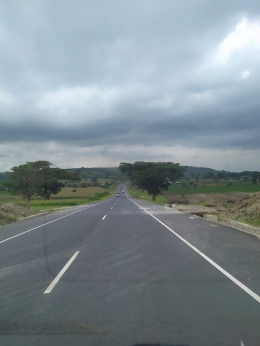 Jalan Raya Bandara Hawassa menuju kota Hawassa. 25 Juli 2019. Dokpri