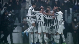 Pemain Juventus merayakan gol ke gawang Hellas Verona. (via eurosport.com)