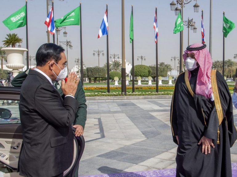 PM Thailand Prayut Chan-o-cha dan Putra Mahkota Mohammed bin Salman, 25 Januari 2022 | Foto diambil dari Saudi Royal Palace