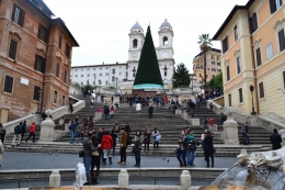 Spanish steps di tengah kota Roma yang selalu dikunjungi turis_Dok foto pribadi