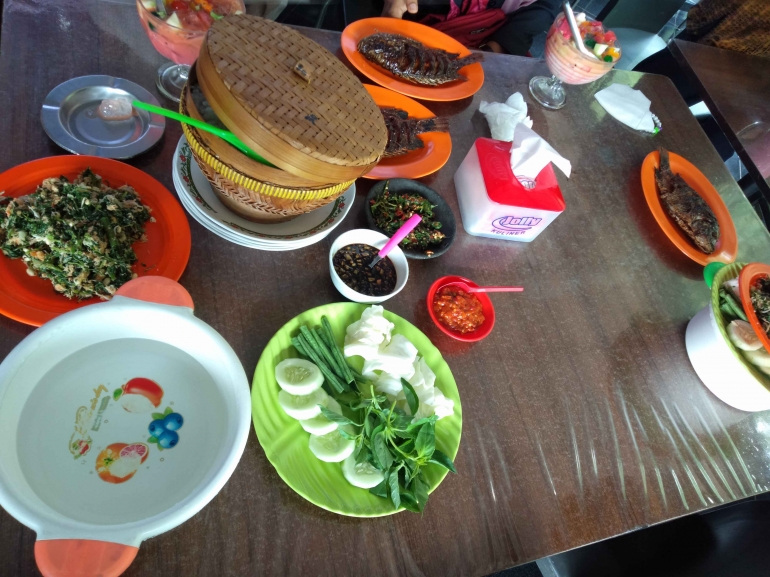(menu di lesehan Guo Lowo Sampung)