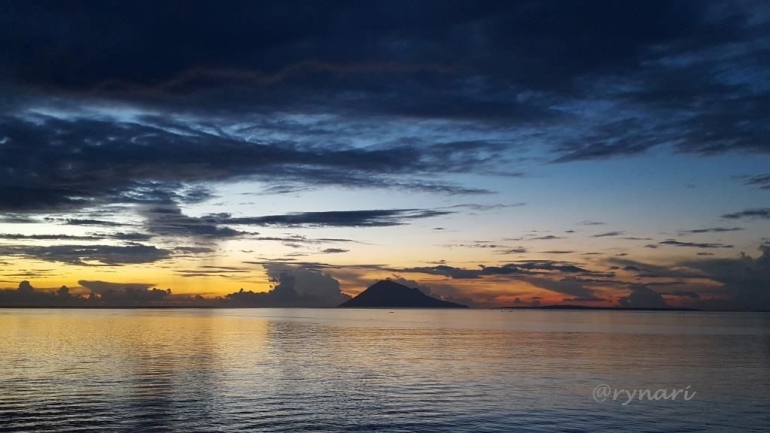 Senja menua melatar Manado Tua (dokpri)