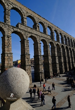 Salah satu aqueduct peninggalan Romawi di Segovia- Spanyol. Sumber: dokumentasi pribadi