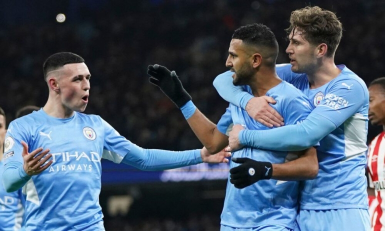 Pemain Manchester City merayakan gol ke gawang Brentford. (via sportsleo.com)