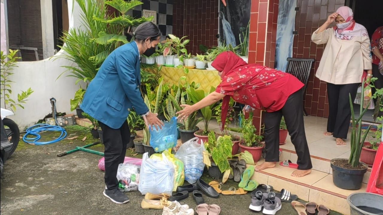 Foto Artikel : Mahasiswa KKN UNDIP 2022 Ajak Warga RW 02 Kelurahan ...