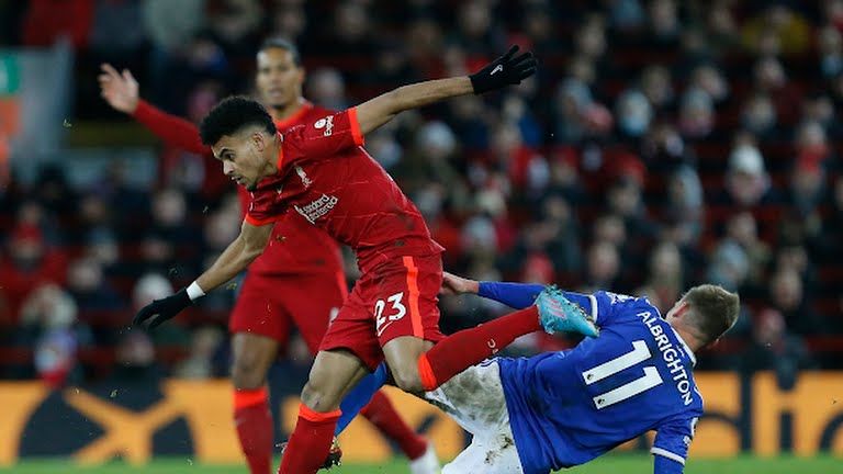 Foto: Aksi Luis Diaz dalam laga Liverpool kontra Leicester (reuters.com)