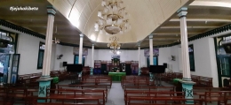 Interior gereja dengan atap kubah, khas gereja-gereja di Maluku *Dokumentasi Pribadi