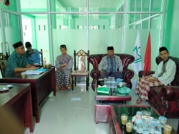 Rapat Yayasan Syekh Abdullah Aminuddin Tuanku Shaliah terkait penerimaan santriwati. (foto dok damanhuri)