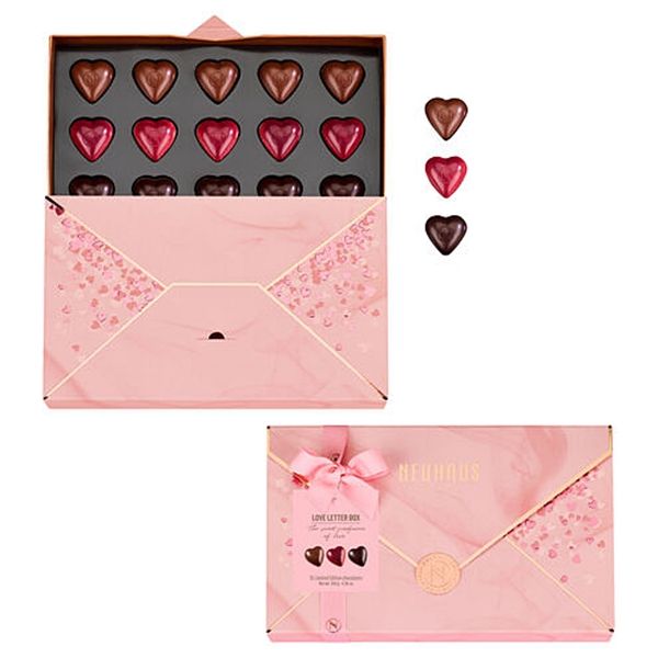 Cokelat Valentine berbentuk surat buatan Neuhaus. Cantik yaa. Sumber: www.neuhauschocolates.com