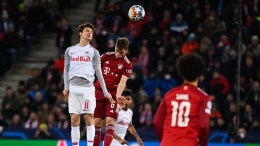Aksi para pemain Bayern Munchen dan Red Bull Salzburg dini hari tadi. (via allnewspress.com)