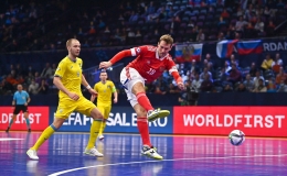 Tim Rusia (merah) dan Ukraina bertemu di semifinal Futsal Euro 2022, tak ada dendam dan benci. (Sumber: Twitter @UEFAFutsal)