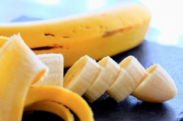 Potong-potong pisang untuk disimpan di kulkas. (Sumber: Toshiharu Watanabe-Pixabay)