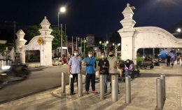 Di gerbang alun -alun Kraton (Dokumen Pribadi)